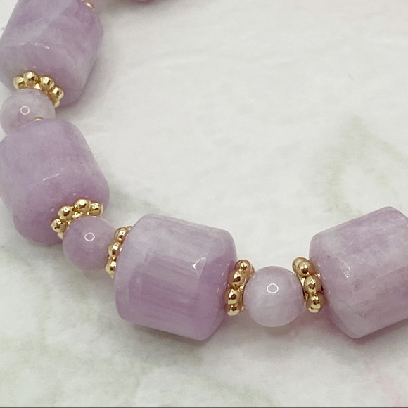 Nature Purple Spodum Quartz Bracelet - Picture 3 of 9